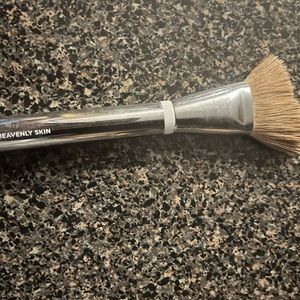 IT Cosmetics Heavenly Foundation and Blending Brush